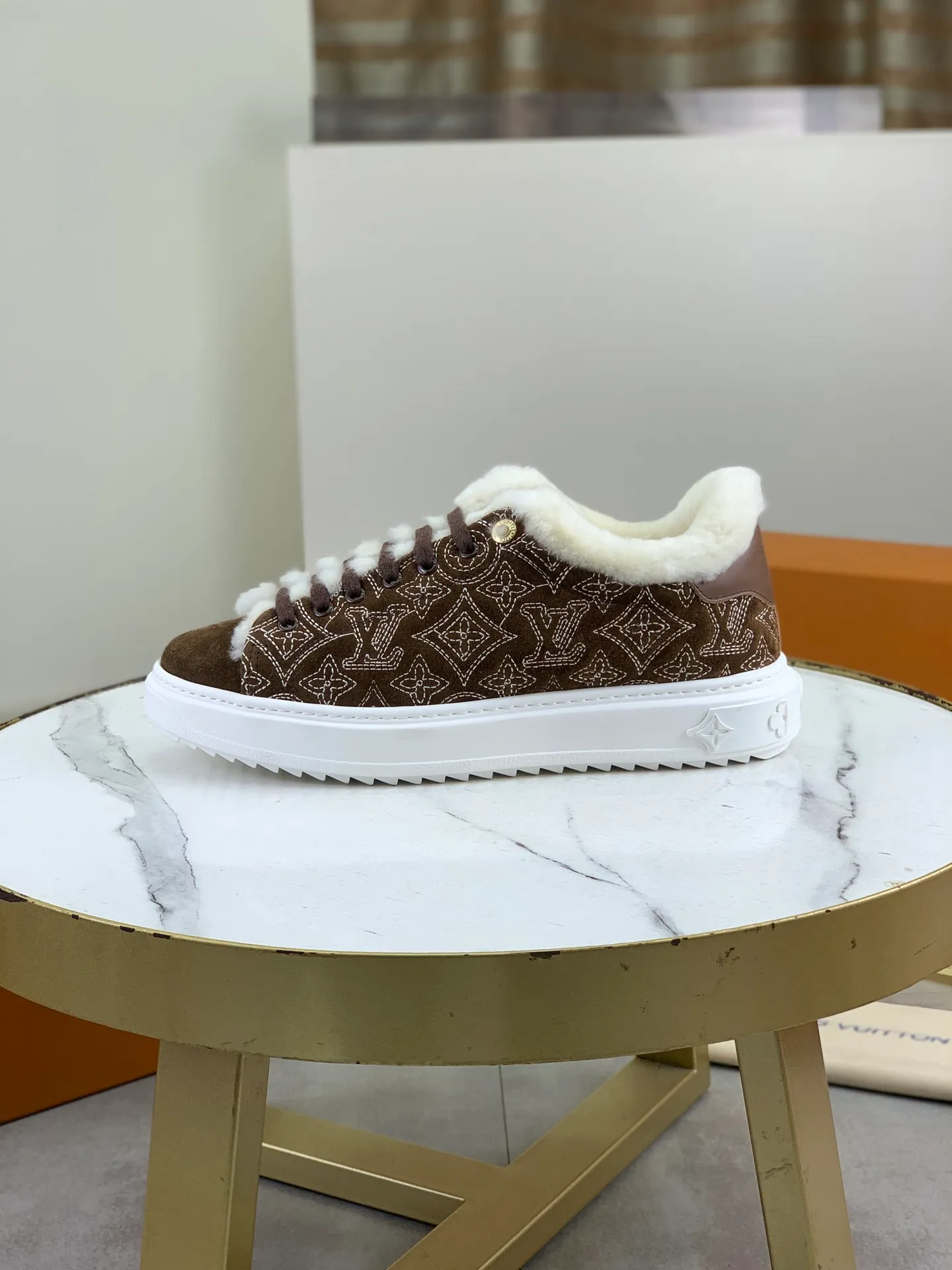 Factory price P740 Wool lining 💶 Top version [LOUIS VUITTON] Couple 🧑‍🤝‍🧑 Craftsman style Counter series (original order) New style 🍀LV Louis Vuitton - top version LV classic high-top trendy shoes! Made of imported original craft calfskin, original warm wool lining, and original wear-resistant, lightweight, high-end TPU outsole! High quality products! 3️⃣ colors available, code numbers: female 35-39, male 39-44 (female 40, male 45 46 customized)